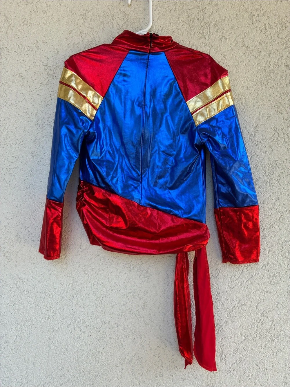 Captain Marvel girl’s costume by Rubies   Girl’s size small